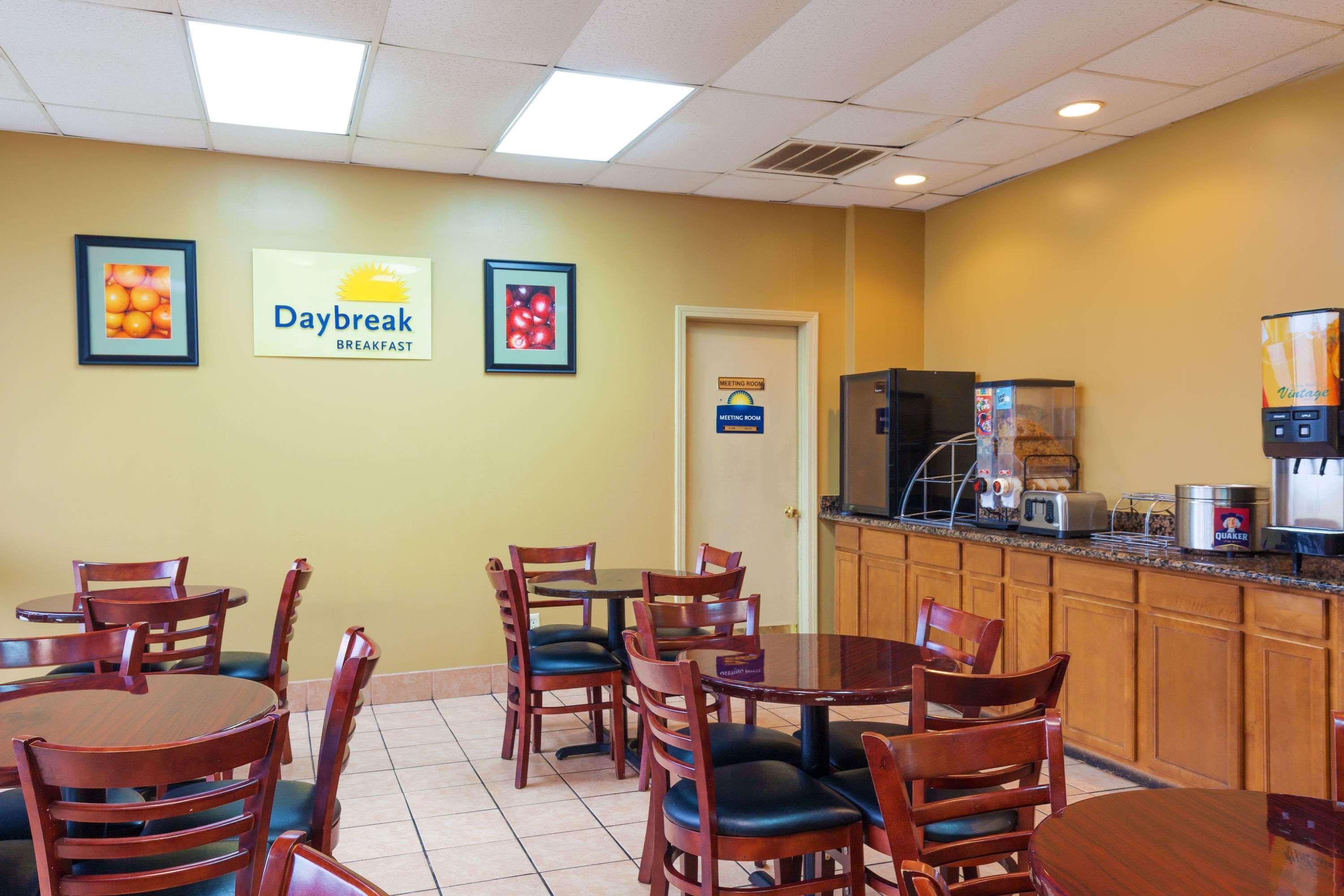 Days Inn Lafayette/University Exterior foto